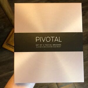 Pivotal Makeup Brush Set